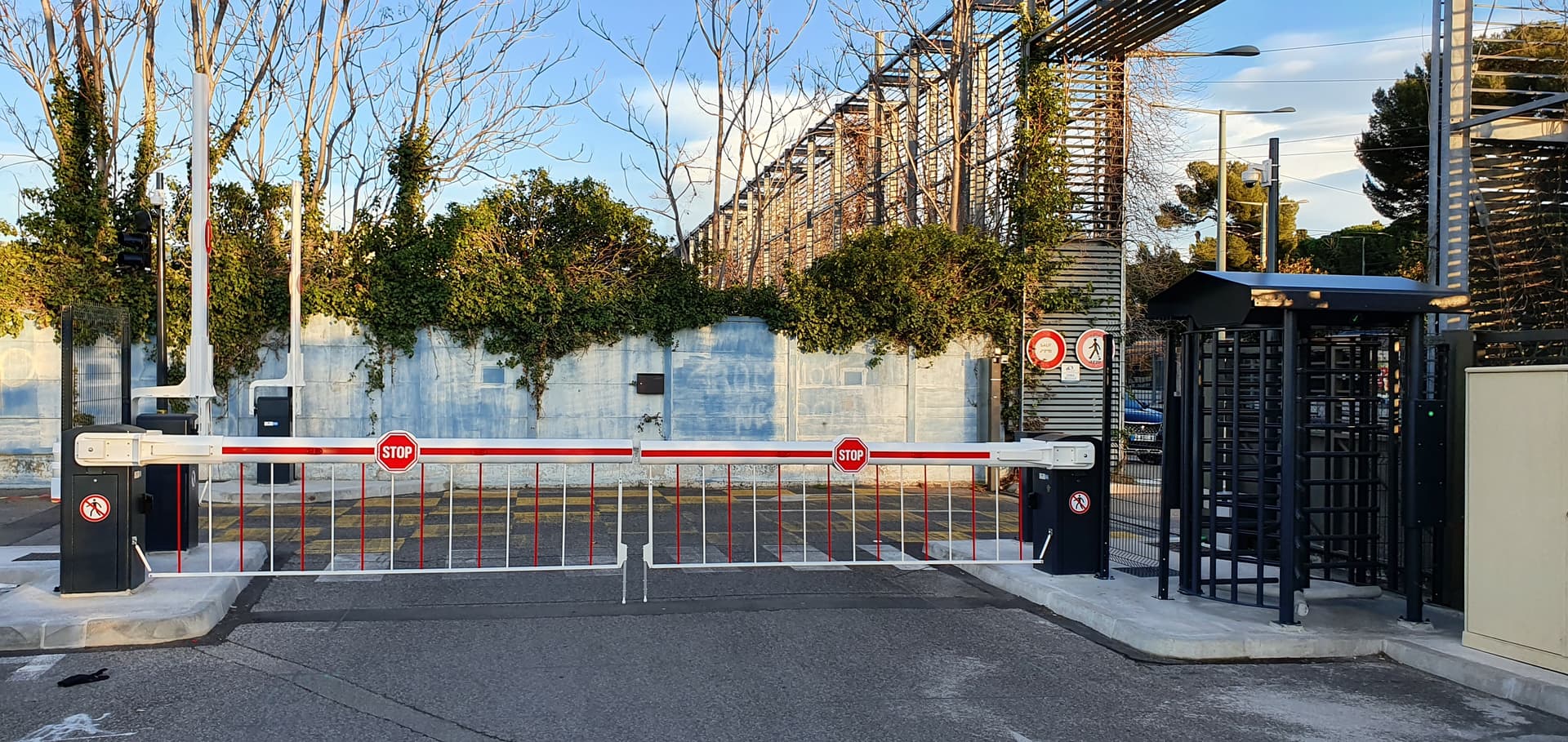 Barrière grande portée